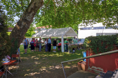 Schlange vor dem Grillzelt